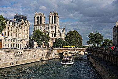 PvE多人生存恐怖新作《低语山：爆发》公布